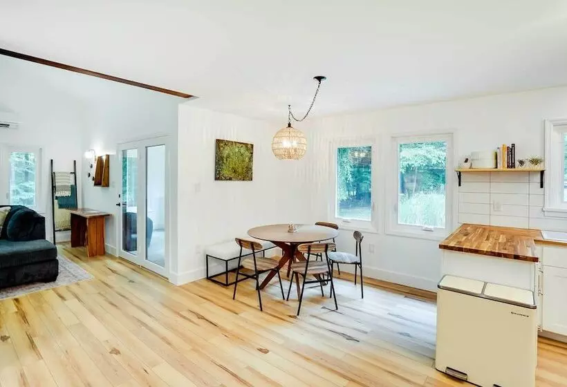 Fully Remodeled Saugerties Retreat On 7 Acres!