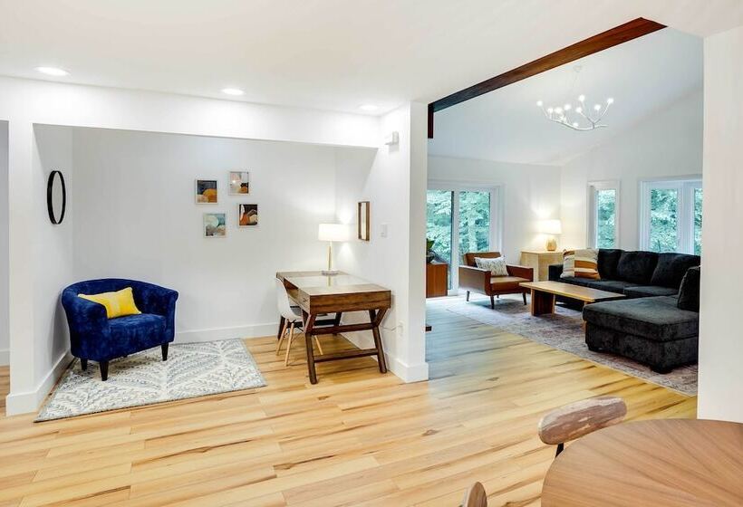 Fully Remodeled Saugerties Retreat On 7 Acres!