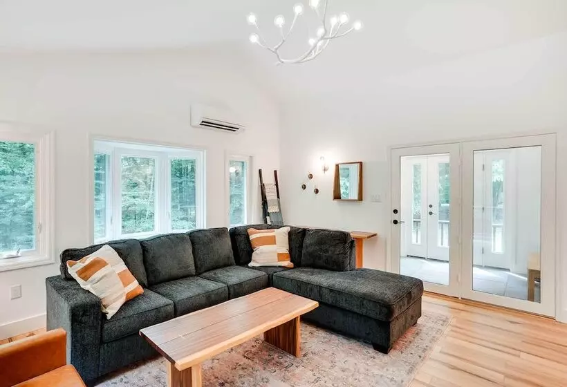 Fully Remodeled Saugerties Retreat On 7 Acres!