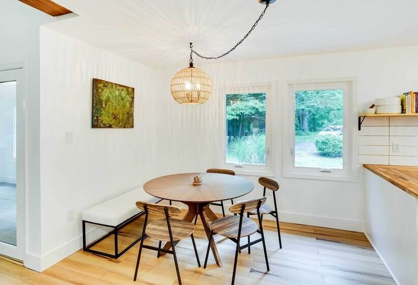 Fully Remodeled Saugerties Retreat On 7 Acres!