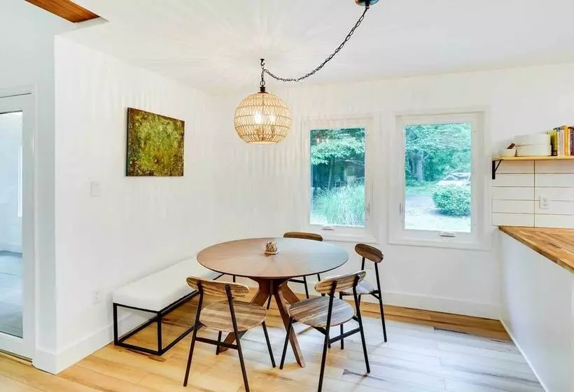 Fully Remodeled Saugerties Retreat On 7 Acres!