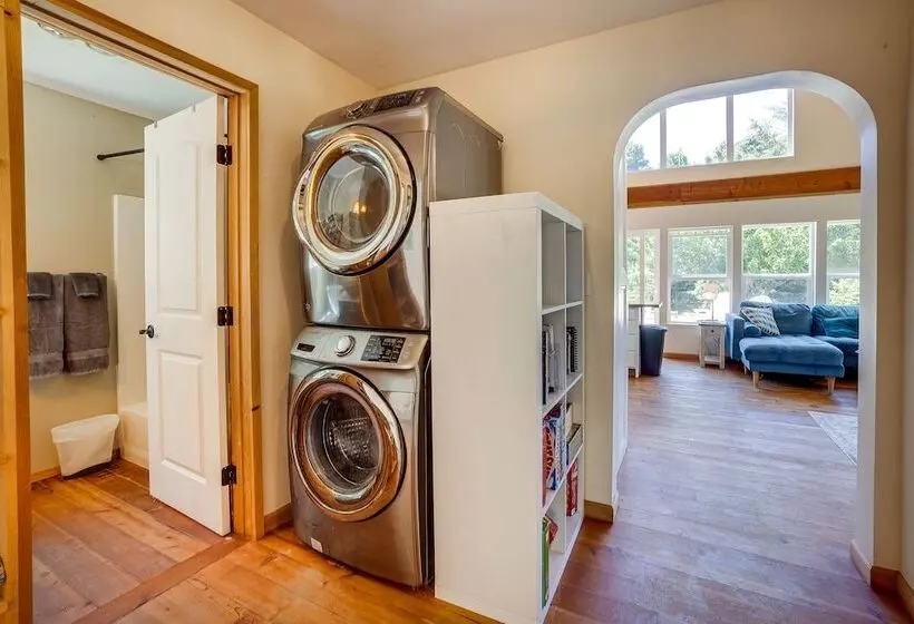 Gold Beach Vacation Rental: Close To Beaches!