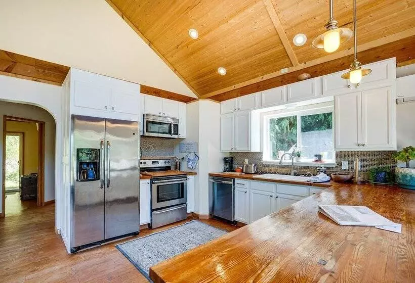 Gold Beach Vacation Rental: Close To Beaches!