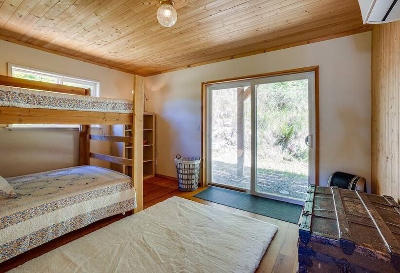 Gold Beach Vacation Rental: Close To Beaches!