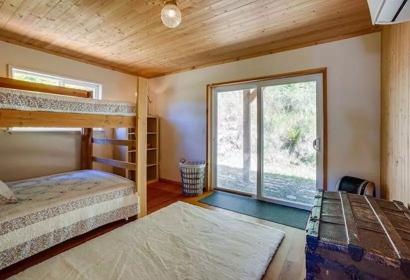 Gold Beach Vacation Rental: Close To Beaches!