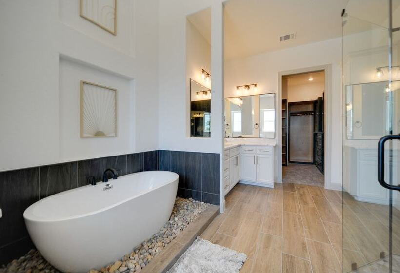 Hill Country Oasis In Spring Branch W/ Patio!