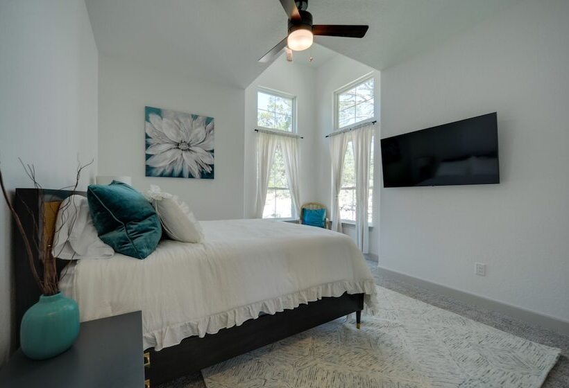 Hill Country Oasis In Spring Branch W/ Patio!