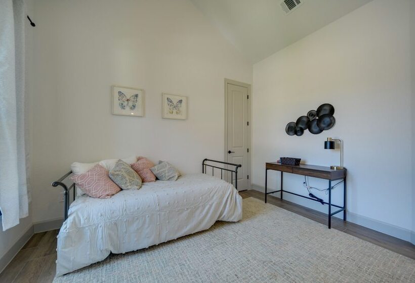 Hill Country Oasis In Spring Branch W/ Patio!