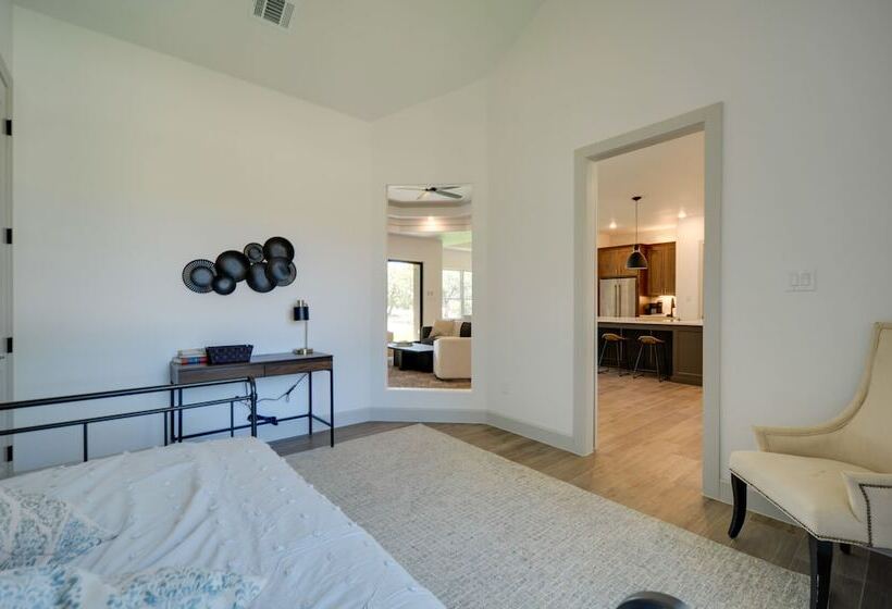 Hill Country Oasis In Spring Branch W/ Patio!