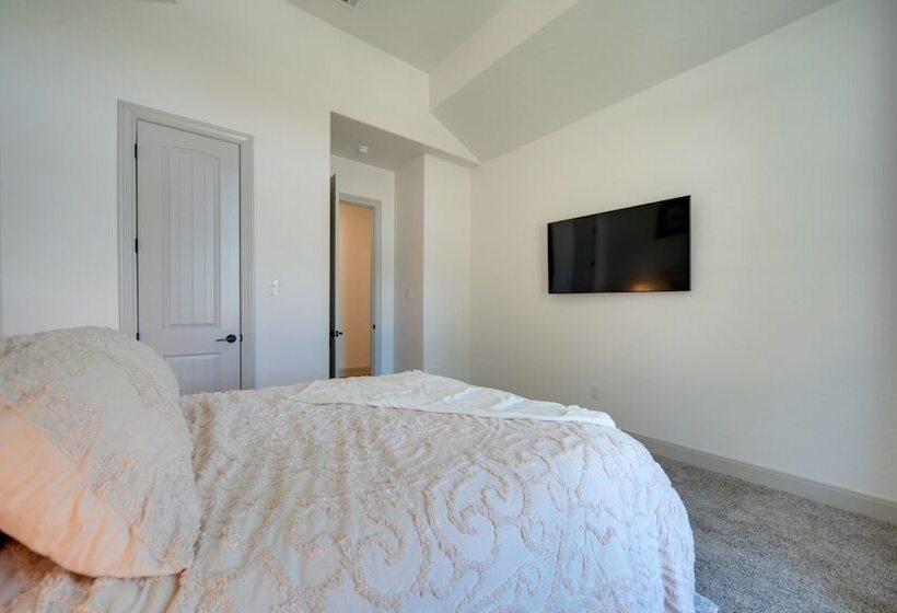 Hill Country Oasis In Spring Branch W/ Patio!