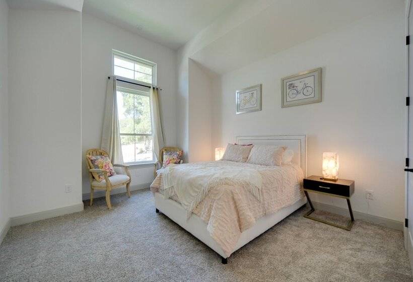 Hill Country Oasis In Spring Branch W/ Patio!