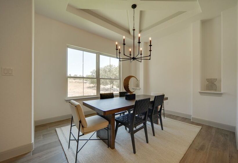 Hill Country Oasis In Spring Branch W/ Patio!