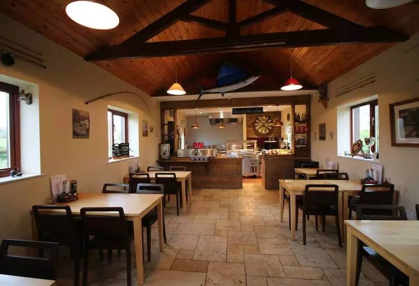 ホテル Beautiful Open Plan Lakeside Lodge In Shearsby
