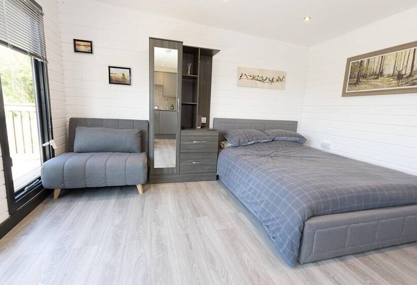 호텔 Beautiful Open Plan Lakeside Lodge In Shearsby