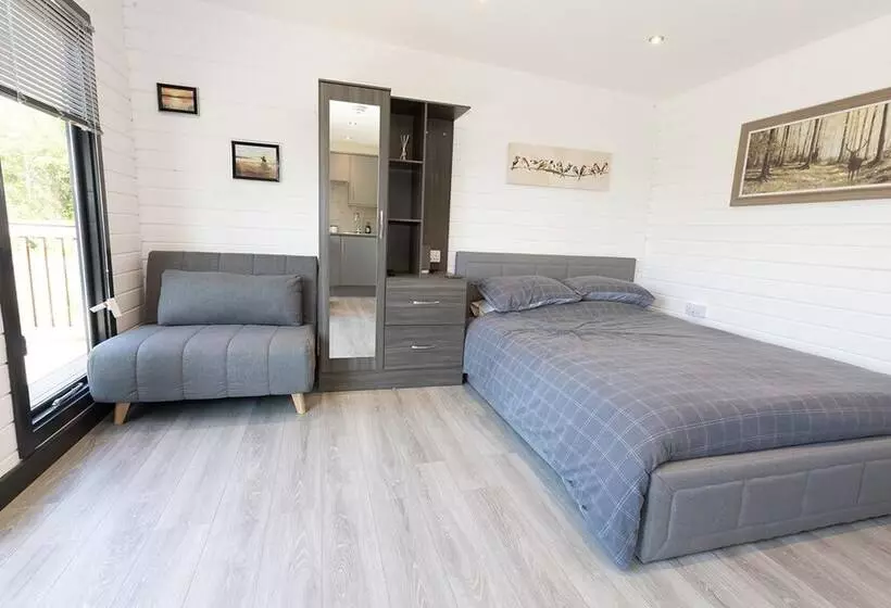 ホテル Beautiful Open Plan Lakeside Lodge In Shearsby