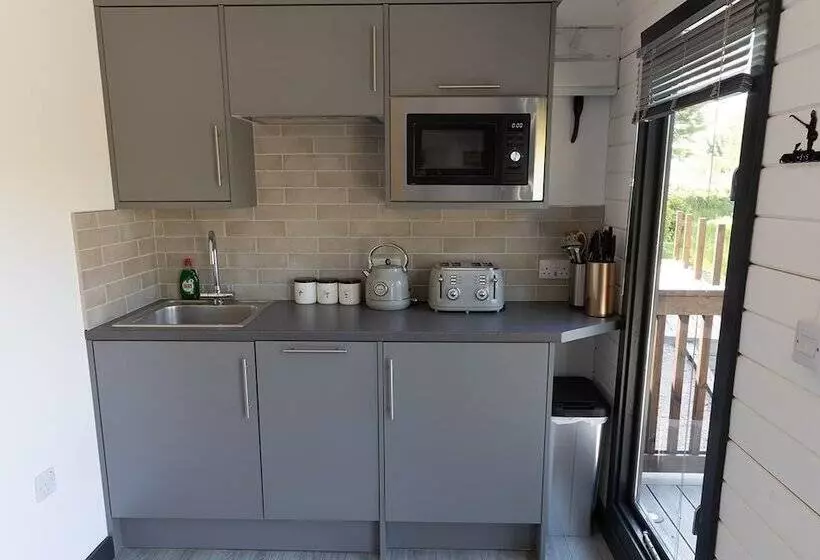 ホテル Beautiful Open Plan Lakeside Lodge In Shearsby