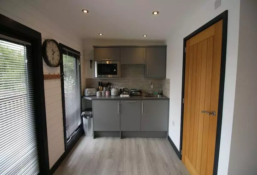 ホテル Beautiful Open Plan Lakeside Lodge In Shearsby
