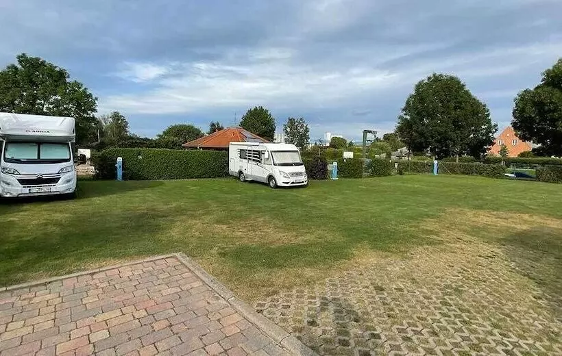 Hotelli Kuhnle Tours Malchin