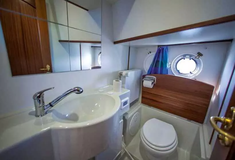 Hotelli Kuhnle Tours Malchin