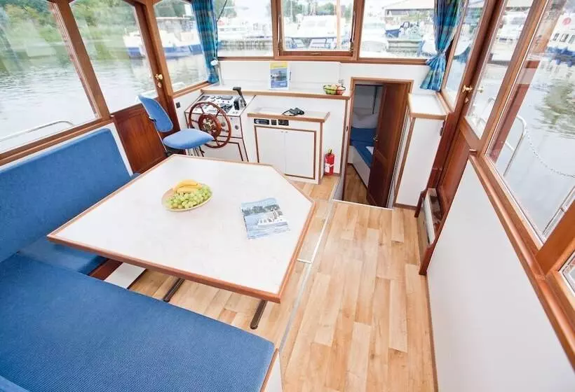 Hotelli Kuhnle Tours Malchin