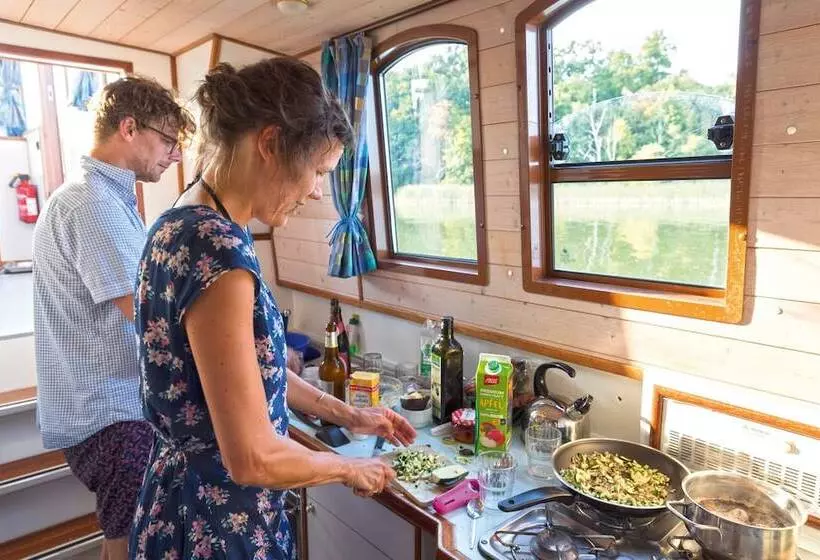 Hotelli Kuhnle Tours Malchin