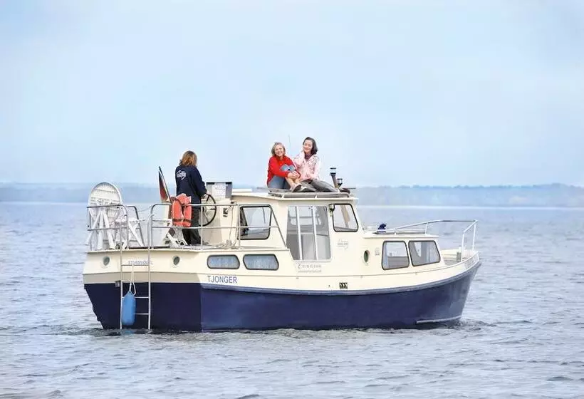 Hotelli Kuhnle Tours Malchin