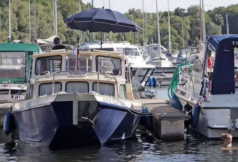 Hotelli Kuhnle Tours Malchin