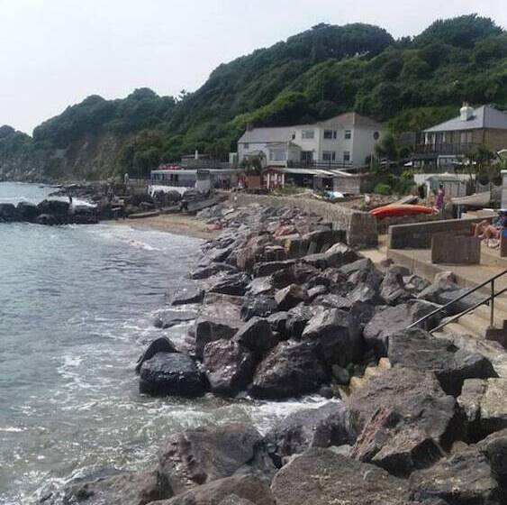 Impeccable 3 Bed 2 Bath Central Cowes Cottage