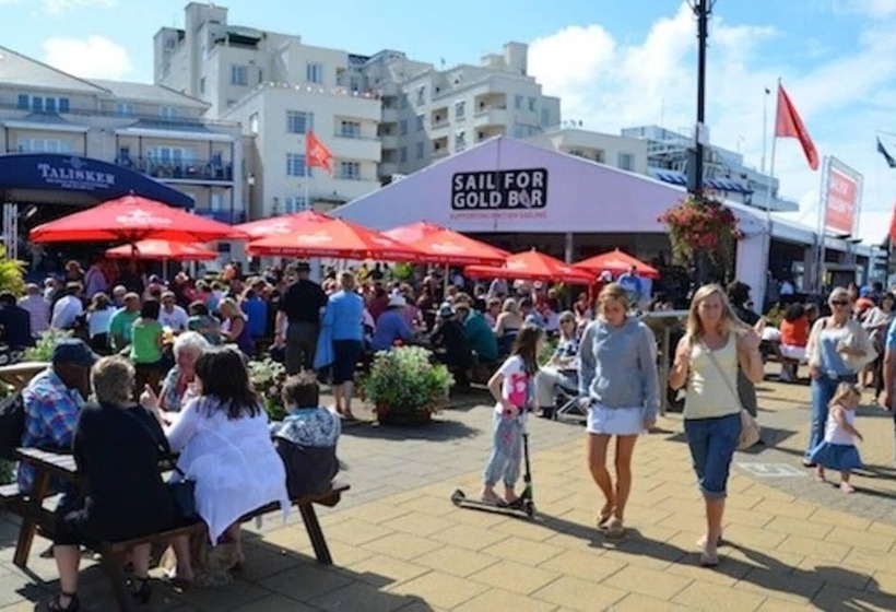 Impeccable 3 Bed 2 Bath Central Cowes Cottage