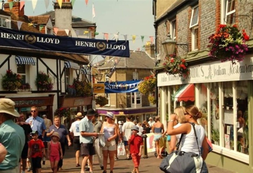 Impeccable 3 Bed 2 Bath Central Cowes Cottage