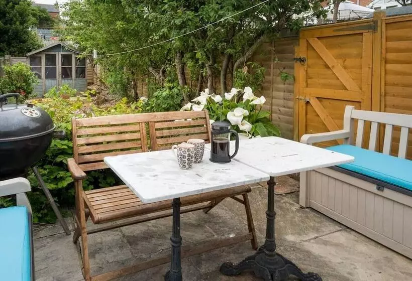 Impeccable 3 Bed 2 Bath Central Cowes Cottage