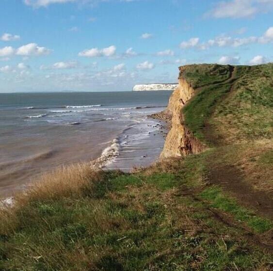 Impeccable 3 Bed 2 Bath Central Cowes Cottage