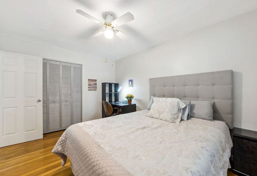 Inviting St Louis Home W/ Deck Near Forest Park!