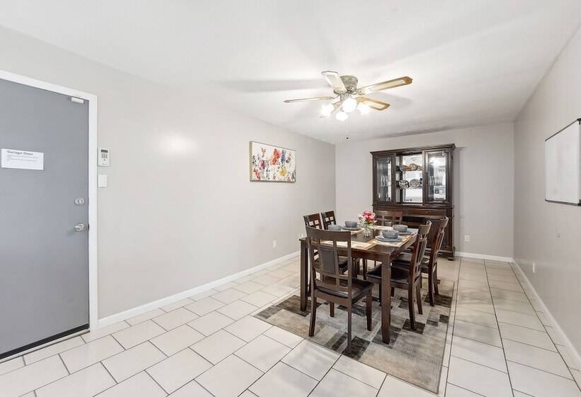 Inviting St Louis Home W/ Deck Near Forest Park!