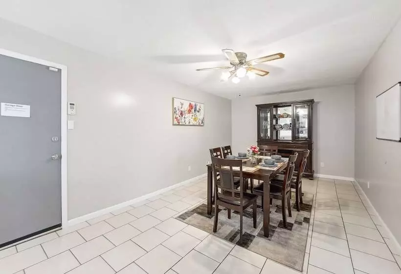 Inviting St Louis Home W/ Deck Near Forest Park!