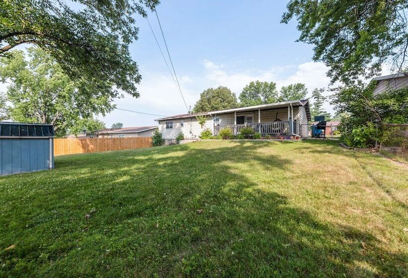 Inviting St Louis Home W/ Deck Near Forest Park!