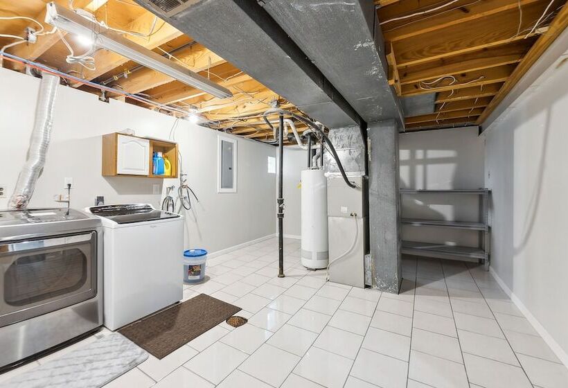 Inviting St Louis Home W/ Deck Near Forest Park!