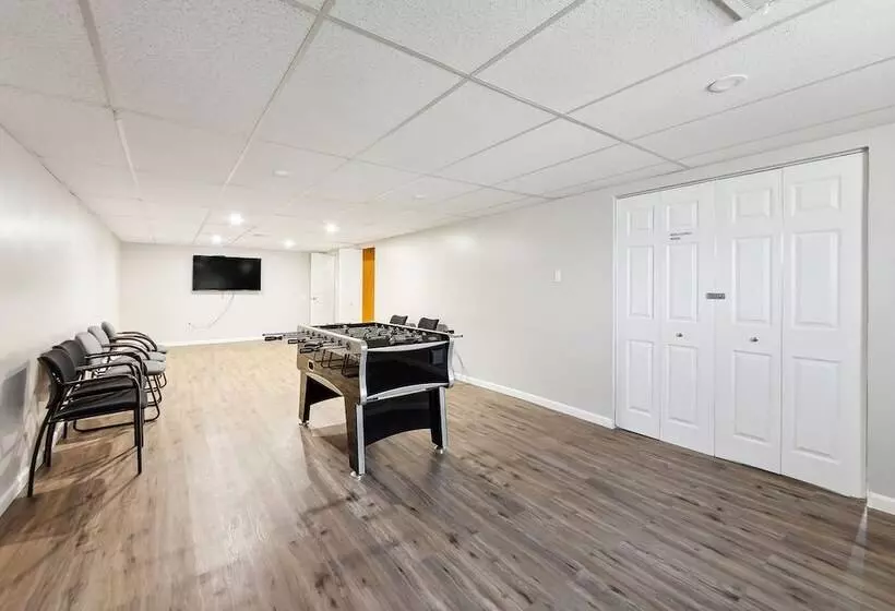 Inviting St Louis Home W/ Deck Near Forest Park!