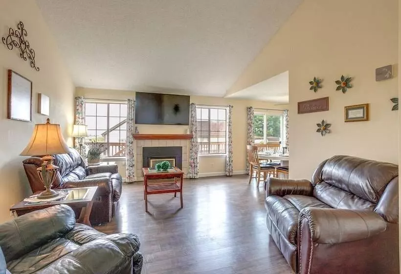 11 Mi To Denver: Pet Friendly Home In Thornton!