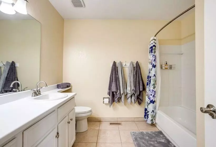 11 Mi To Denver: Pet Friendly Home In Thornton!