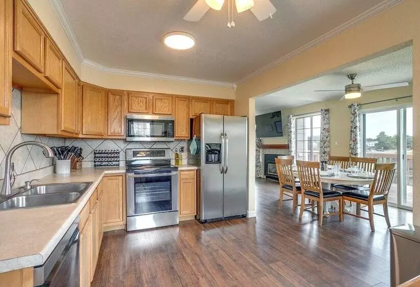 11 Mi To Denver: Pet Friendly Home In Thornton!