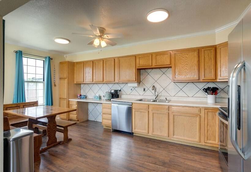 11 Mi To Denver: Pet Friendly Home In Thornton!