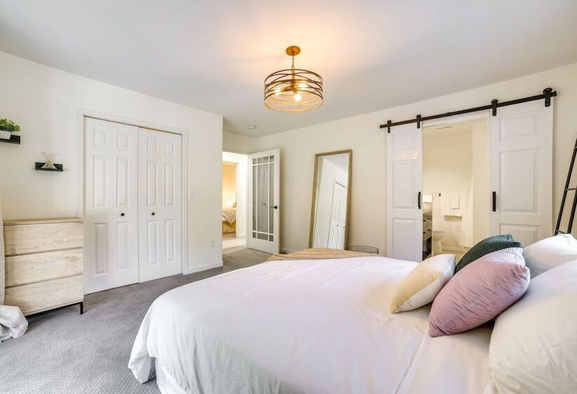 Issaquah Retreat Near Lake Sammamish State Park!