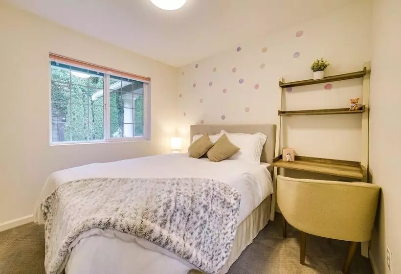 Issaquah Retreat Near Lake Sammamish State Park!