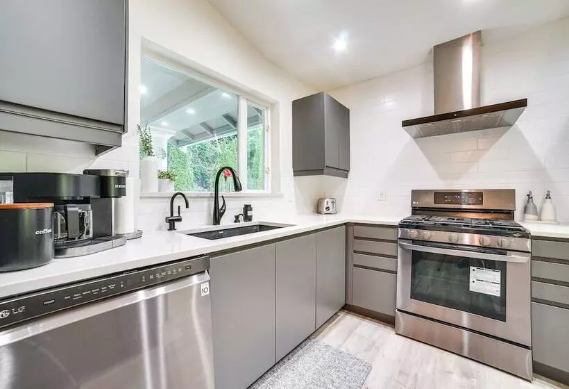 Issaquah Retreat Near Lake Sammamish State Park!