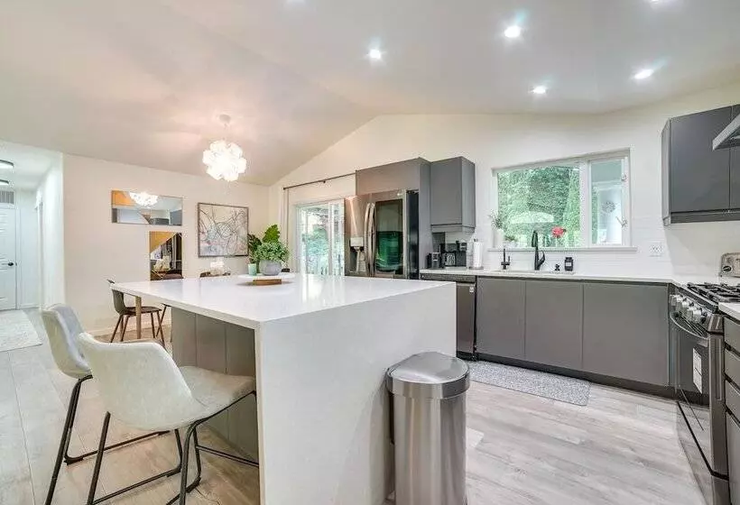 Issaquah Retreat Near Lake Sammamish State Park!