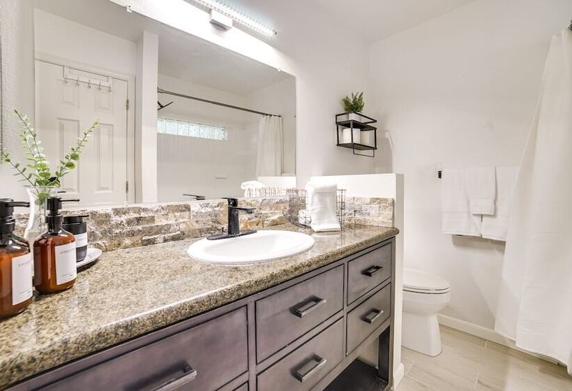 Issaquah Retreat Near Lake Sammamish State Park!