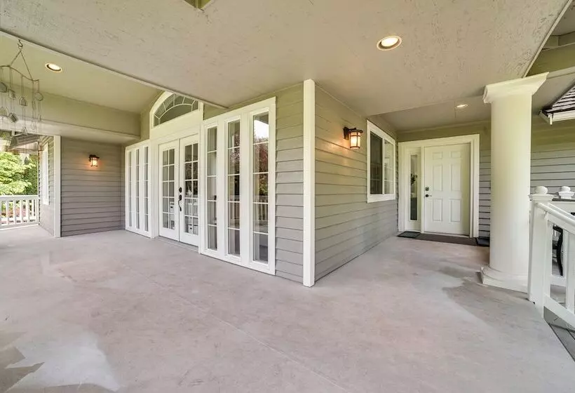 Issaquah Retreat Near Lake Sammamish State Park!