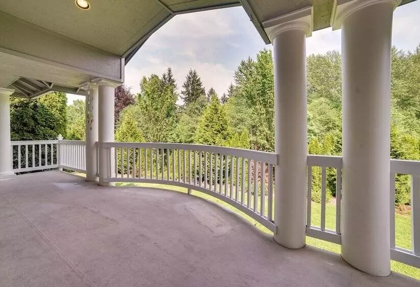 Issaquah Retreat Near Lake Sammamish State Park!