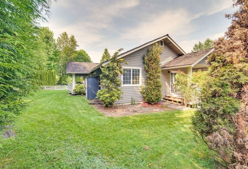 Issaquah Retreat Near Lake Sammamish State Park!